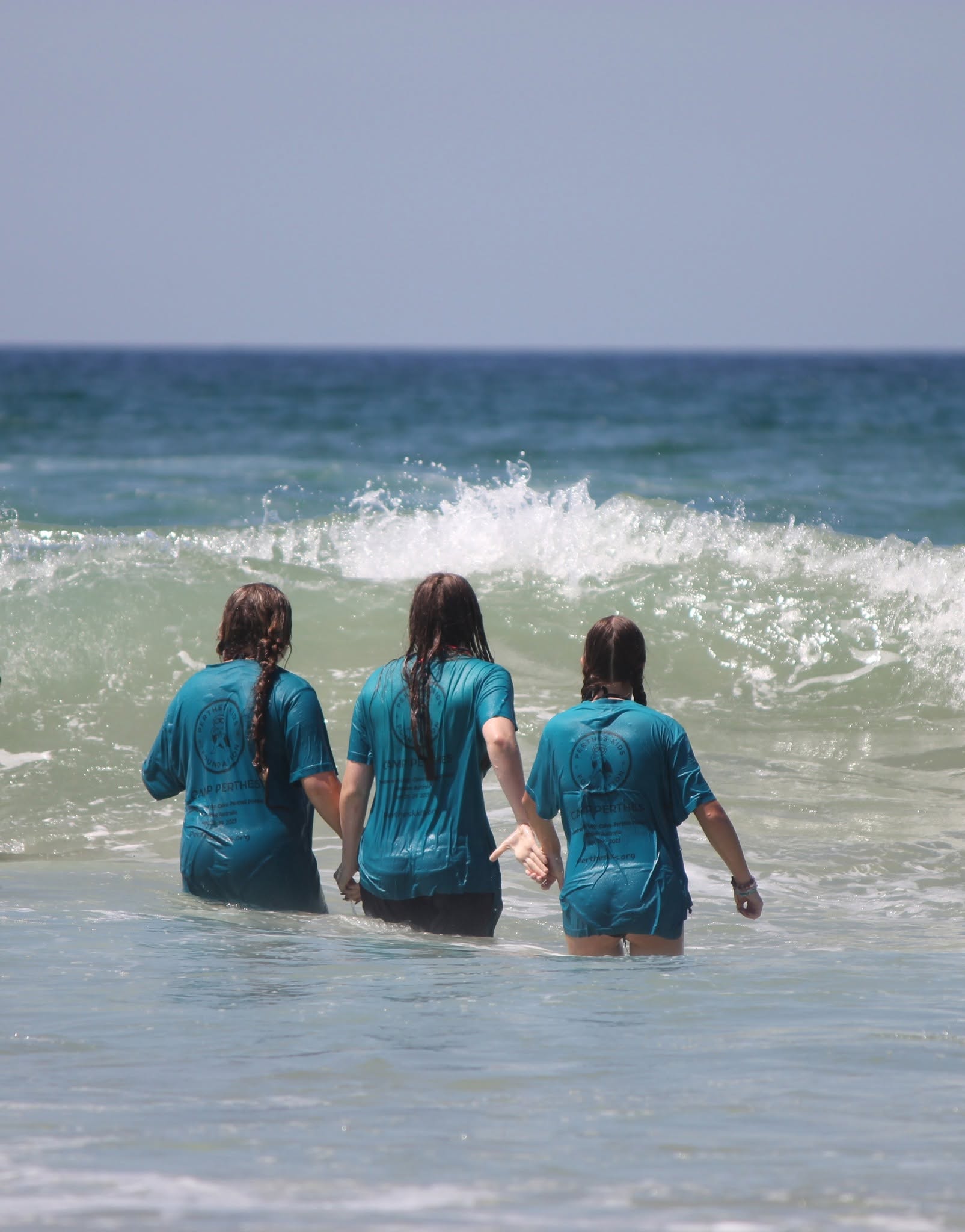 Camp Perthes Australia campers at the beach